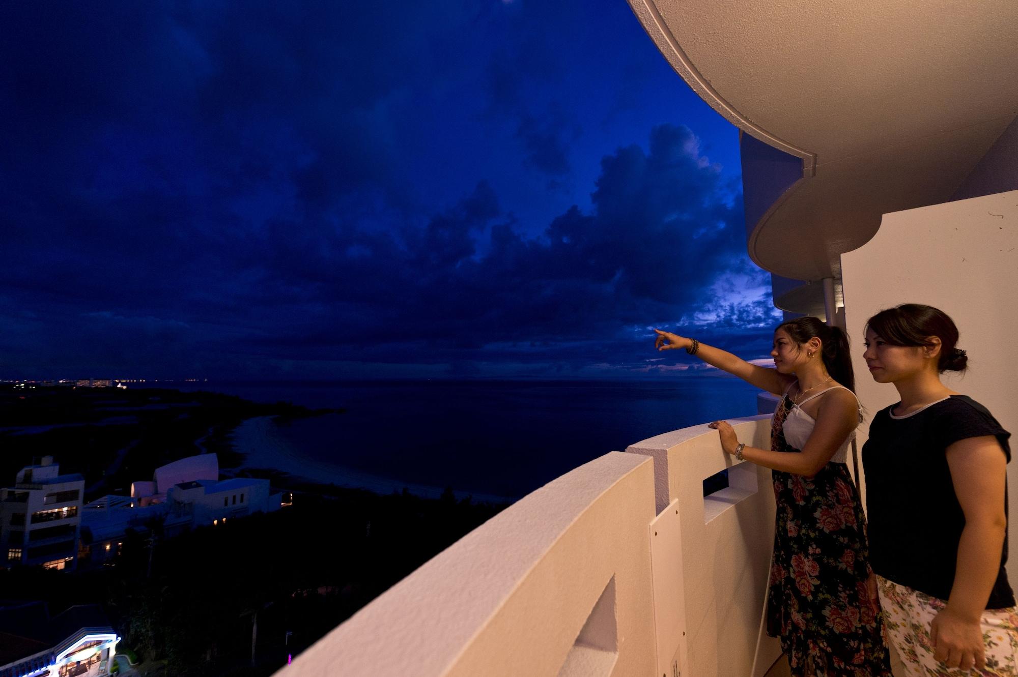 Royal Hotel Okinawa Zanpamisaki Yomitan Exterior foto